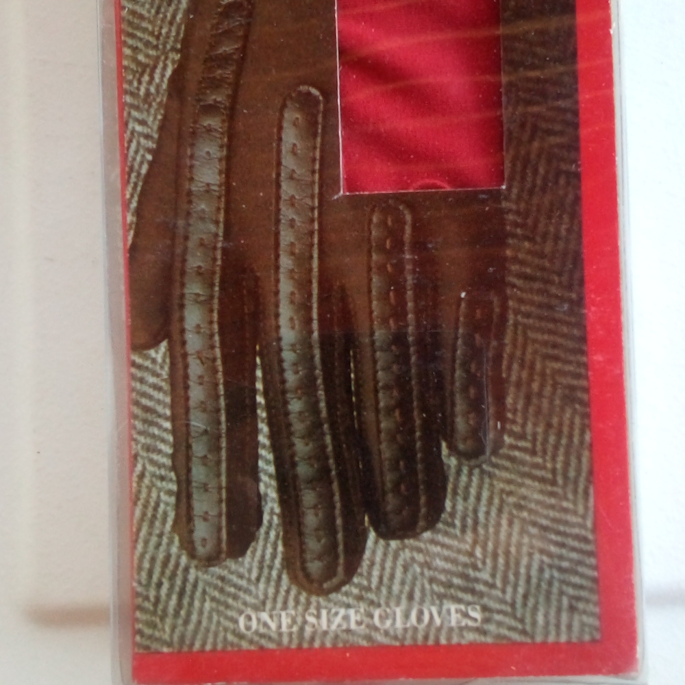 Outbound Ladies Stretch Gloves in Red ♥️ - Picture 3 of 7